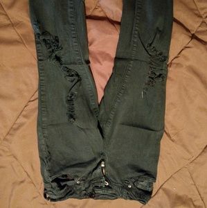 Black ripped skinny jeans